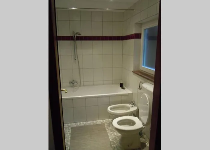 Unique Spacious With Terrace * פיראן