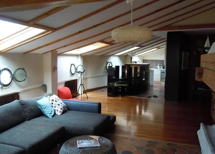 Unique Spacious With Terrace * פיראן