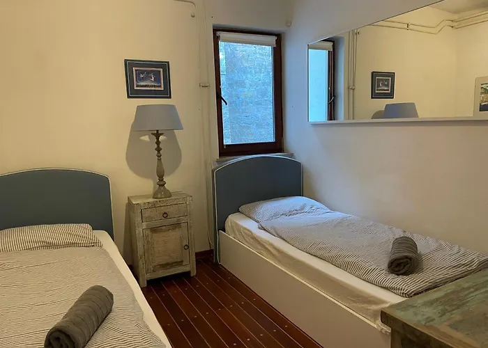 Unique Spacious With Terrace * פיראן